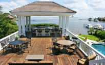 Deck & Outdoor Eating Area